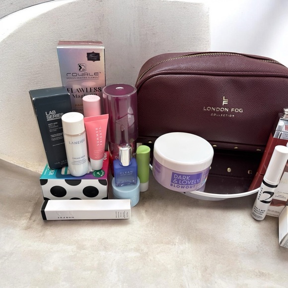 🚨 LOW START London Fog Burgundy Beauty Bag with Skincare and Makeup - Picture 2 of 3